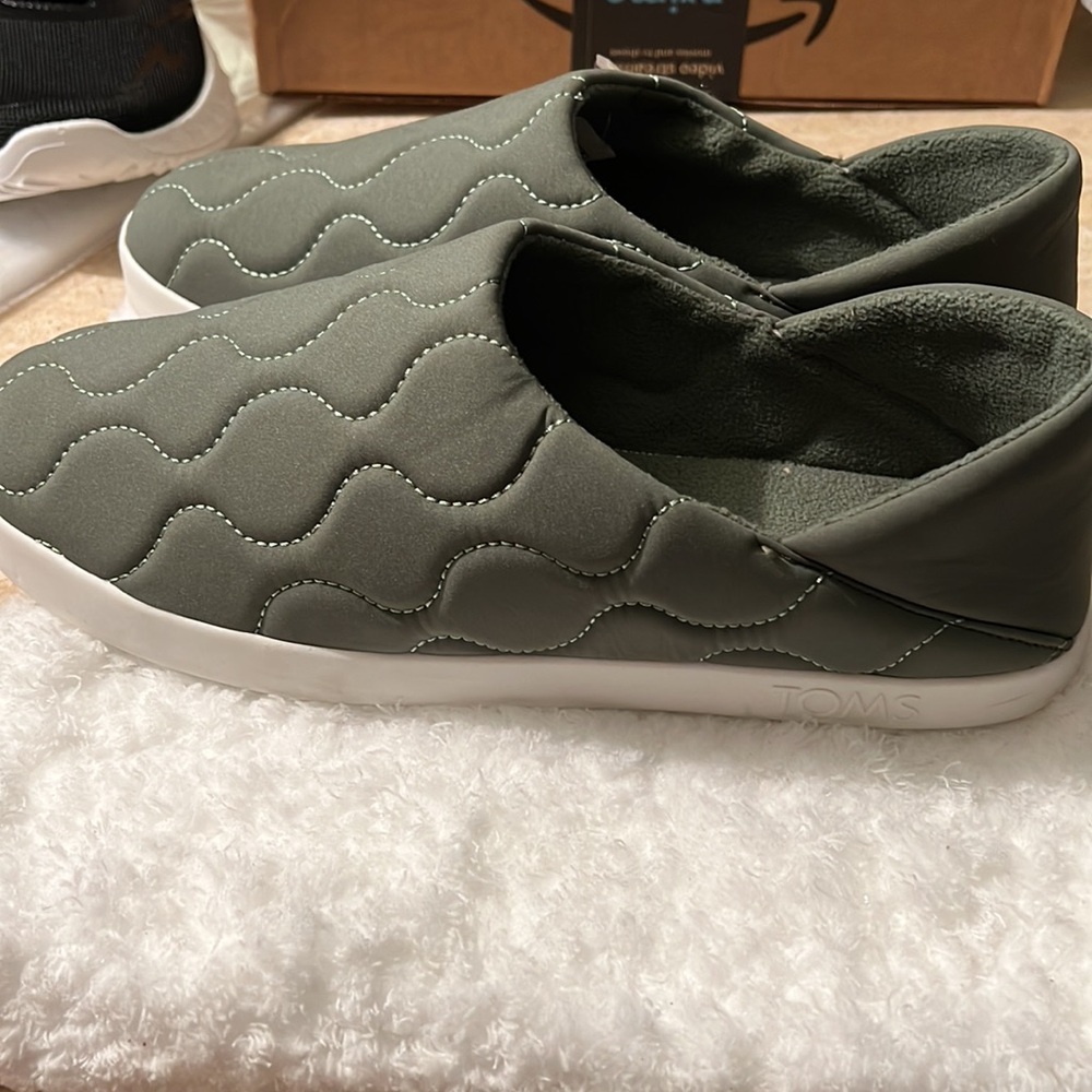TOMS Quilted Loafer - Picture 2 of 4
